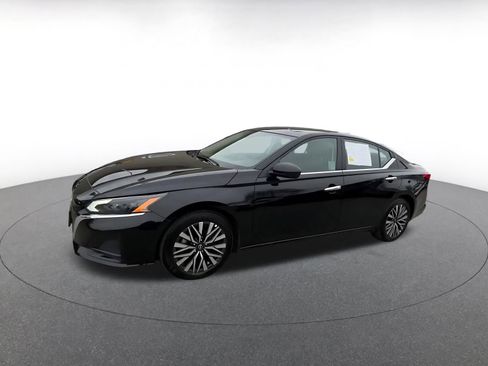 Used 2025 Nissan Altima 2.5 SV image 8