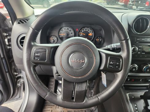 Used 2017 Jeep Patriot Latitude AWD/4WD image 6