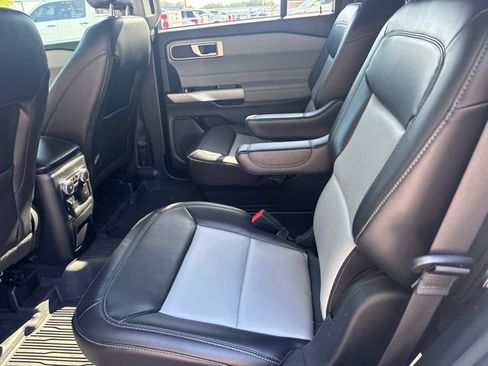 Used 2022 Ford Explorer XLT w/ Equipment Group 202A RWD image 10