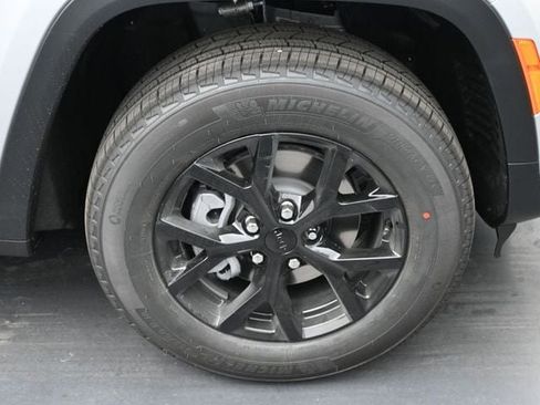 New 2025 Jeep Grand Cherokee 4WD image 41