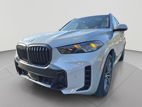 New 2026 BMW X5 xDrive50e w/ M Sport Package AWD/4WD image 5