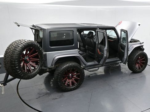 Used 2017 Jeep Wrangler Unlimited Sahara AWD/4WD image 41