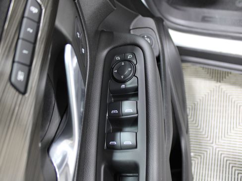 Used 2024 GMC Terrain SLT image 7