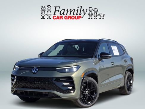 New 2026 Volkswagen Tiguan SE R-Line FWD image 1