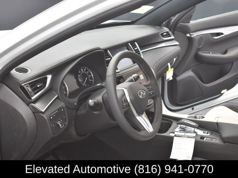 Used 2025 INFINITI QX55 Luxe w/ Cargo Package image 6