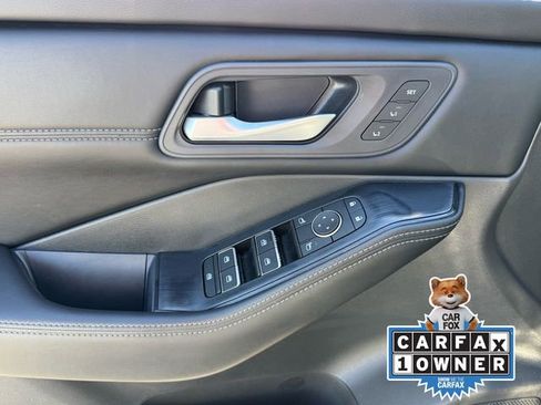 Used 2024 Nissan Rogue SL w/ SL Premium Package image 8