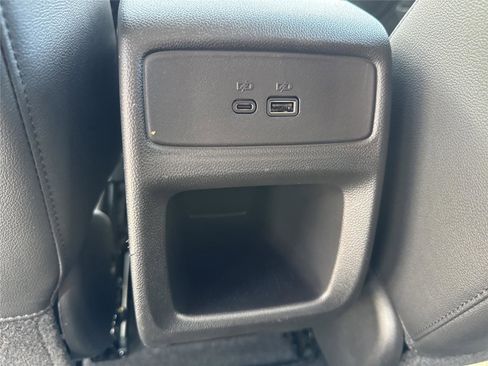 Used 2025 Chevrolet Trax LT w/ LT Convenience Package FWD image 31