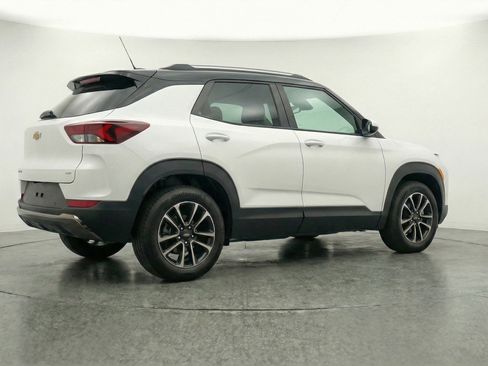 Used 2025 Chevrolet TrailBlazer LT w/ Driver Confidence Package image 9