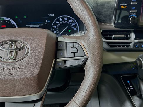 Used 2021 Toyota Sienna Platinum image 20