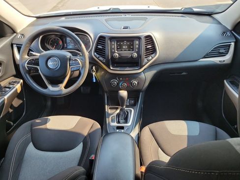 Used 2018 Jeep Cherokee Latitude FWD image 10
