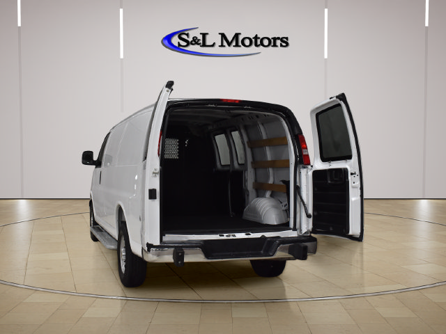 Used 2025 GMC Savana 2500 w/ Driver Convenience Package RWD image 5