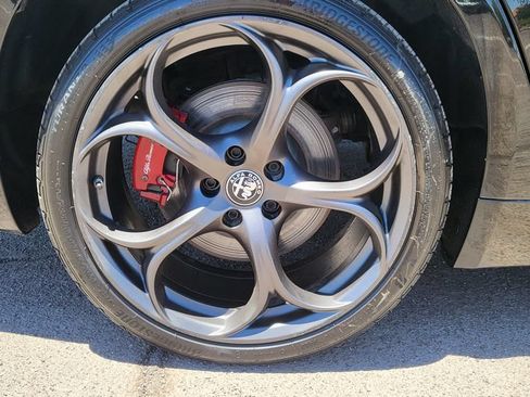 Used 2019 Alfa Romeo Giulia AWD w/ Quick Order Package 22J Sport image 17