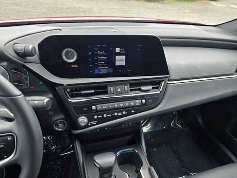 Used 2025 Lexus ES 300h w/ Premium Package FWD image 26