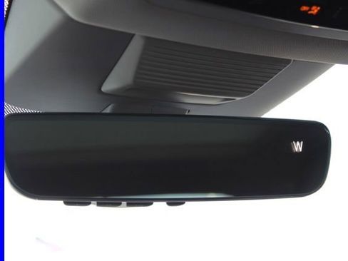 Used 2025 Volkswagen Tiguan SE w/ Panoramic Sunroof Package image 45