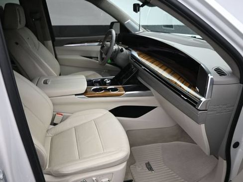Certified 2025 Cadillac Escalade Premium Luxury Platinum AWD/4WD image 10