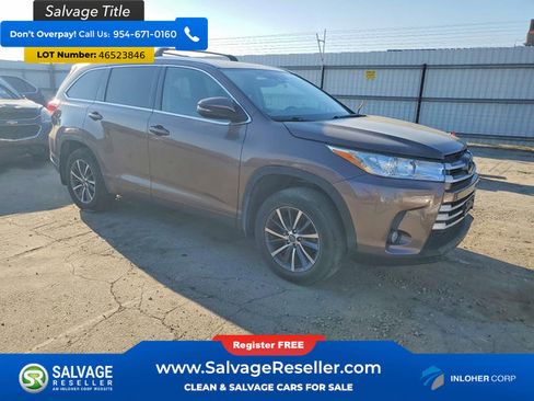 Used 2017 Toyota Highlander XLE w/ Carpet Mat Package AWD/4WD image 5