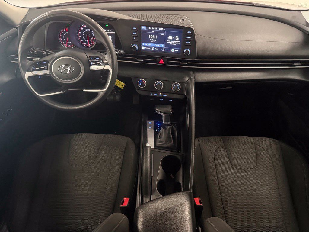 Used 2021 Hyundai Elantra SE FWD image 15