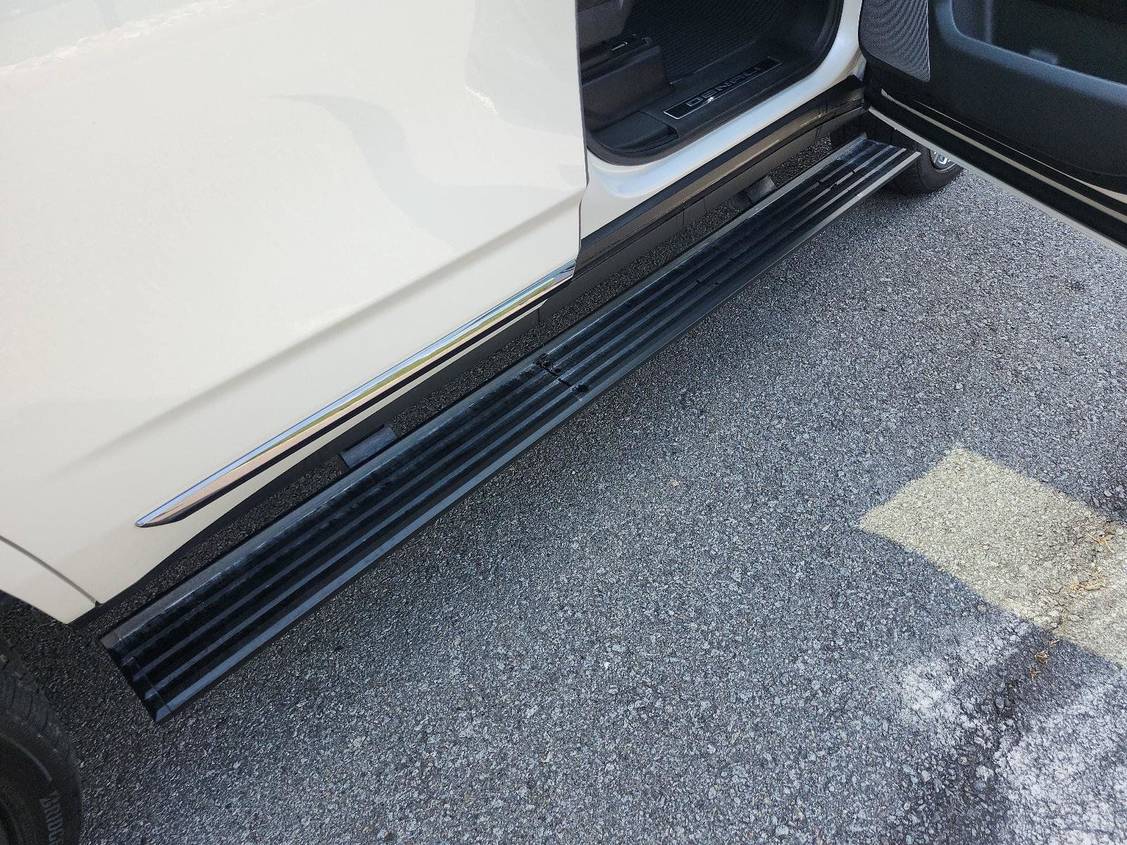 Certified 2025 GMC Yukon Denali Ultimate AWD/4WD image 7