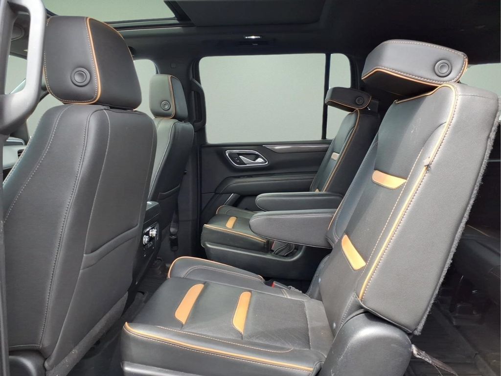 Used 2022 GMC Yukon XL AT4 AWD/4WD image 5