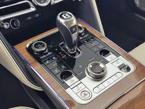 New 2026 Bentley Flying Spur Azure image 44