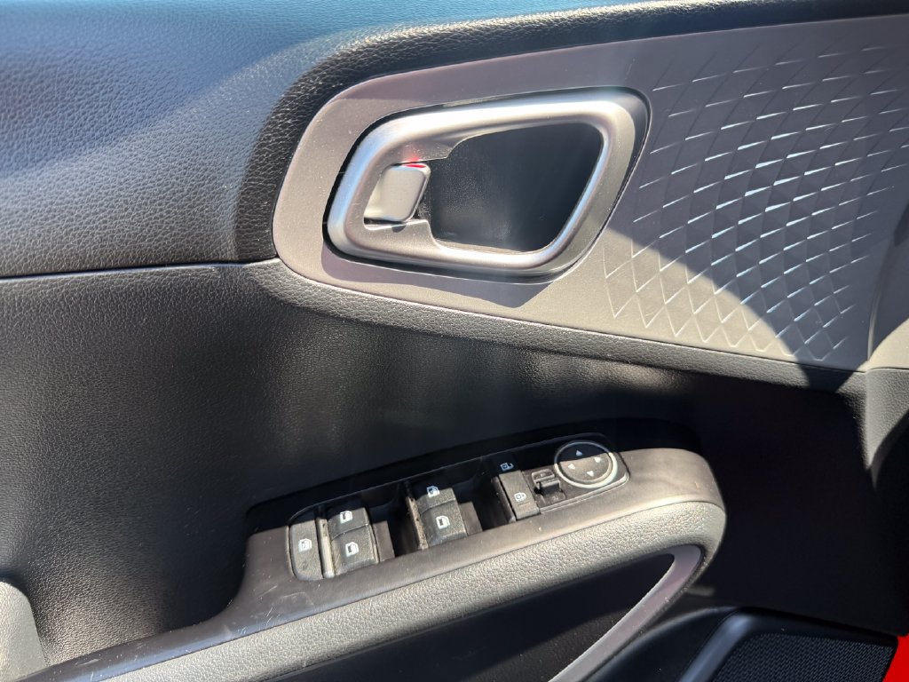 Used 2022 Kia Soul LX w/ Technology Package FWD image 14