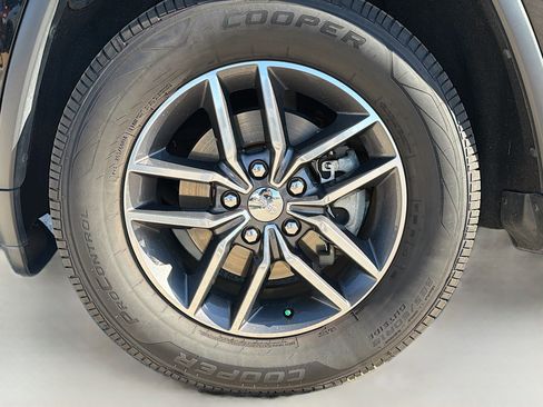 Used 2018 Jeep Grand Cherokee Limited image 40