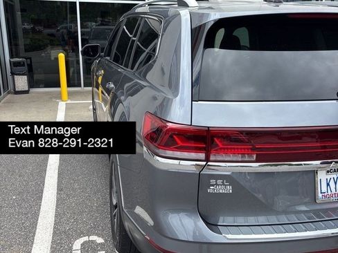 Used 2025 Volkswagen Atlas SEL AWD/4WD image 4