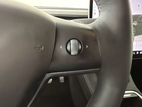 Used 2024 Tesla Model Y Long Range AWD/4WD image 16