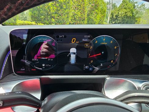 Used 2020 Mercedes-Benz GLB 250 w/ Premium Package image 15