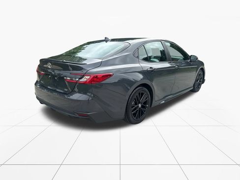Used 2025 Toyota Camry SE FWD image 8