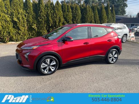 Used 2022 Chevrolet Bolt EUV LT w/ Convenience Package image 4