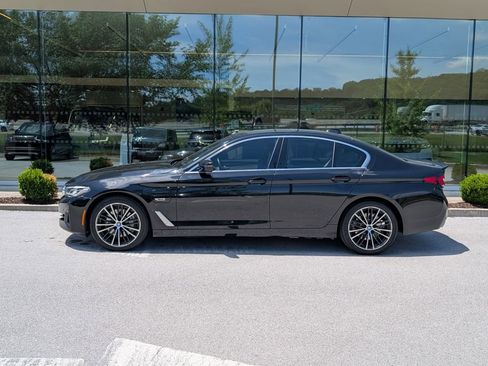 Used 2023 BMW 530e RWD image 2