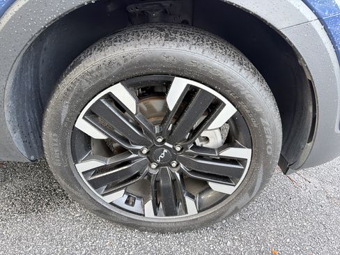 Used 2024 Kia Telluride SX FWD image 9