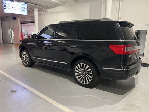 Used 2020 Lincoln Navigator Reserve w/ Luxury Package image 3