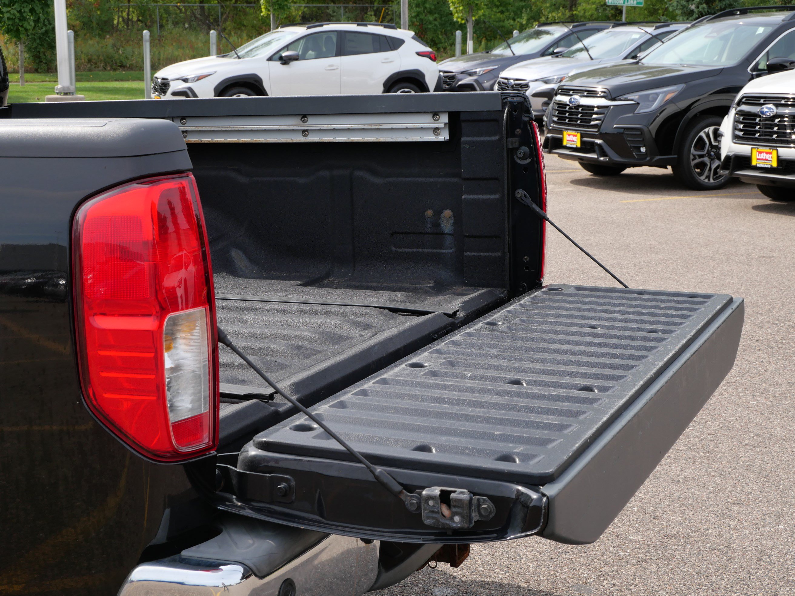 Used 2014 Nissan Frontier SV w/ SV Value Truck Package AWD/4WD image 18