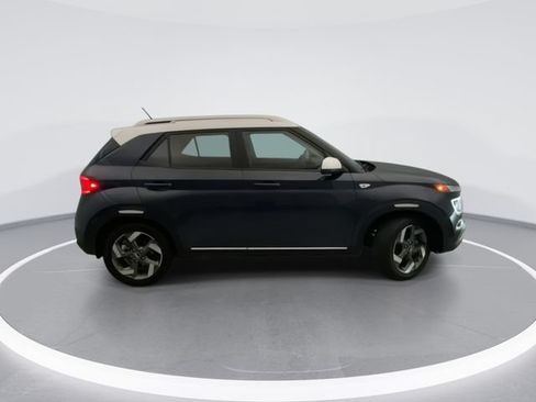 Used 2023 Hyundai Venue Limited FWD image 7