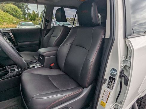 Used 2020 Toyota 4Runner Venture w/ Moonroof Package AWD/4WD image 17
