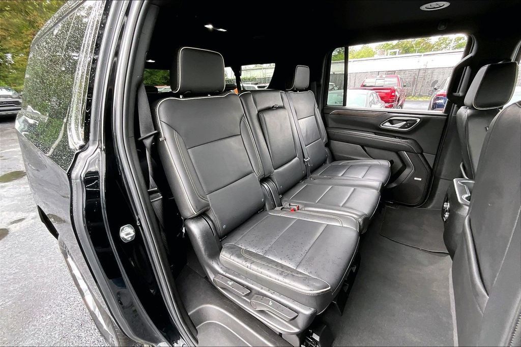Used 2024 Chevrolet Suburban Premier AWD/4WD image 23