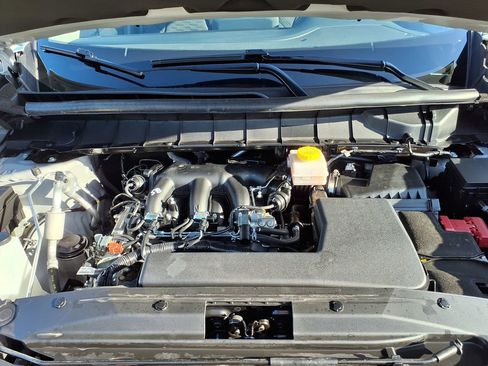 Used 2025 Nissan Pathfinder SV FWD image 33