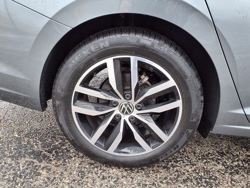 Used 2025 Volkswagen Jetta SE image 44