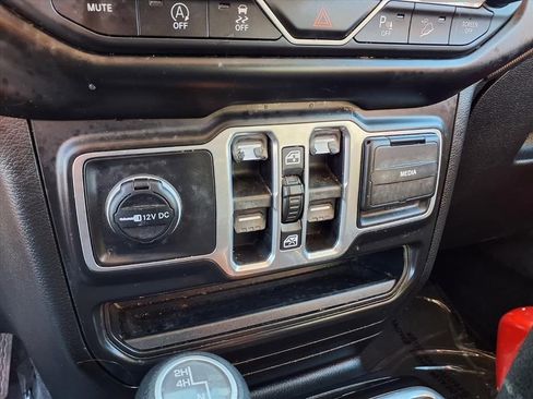 Used 2018 Jeep Wrangler Unlimited Sport S image 8