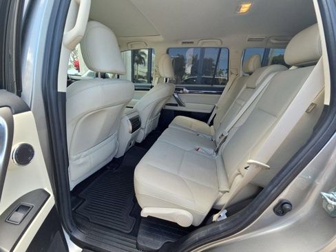 Used 2023 Lexus GX 460 Luxury w/ Accessory Package image 15