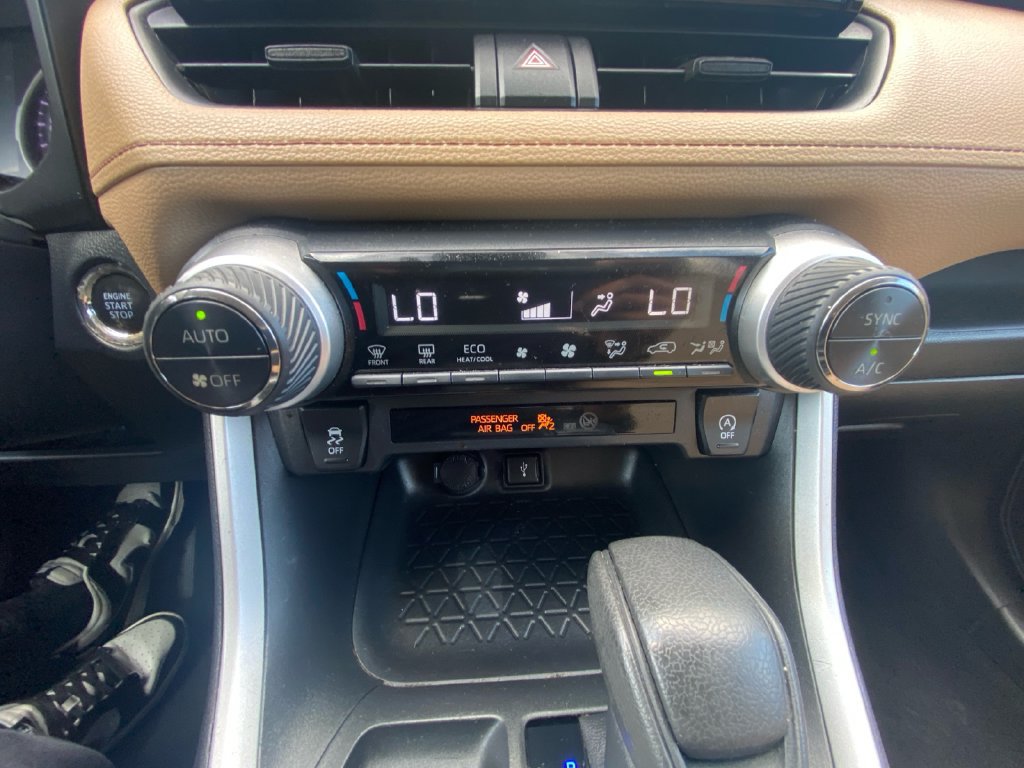 Used 2020 Toyota RAV4 XLE w/ Convenience Package AWD/4WD image 22