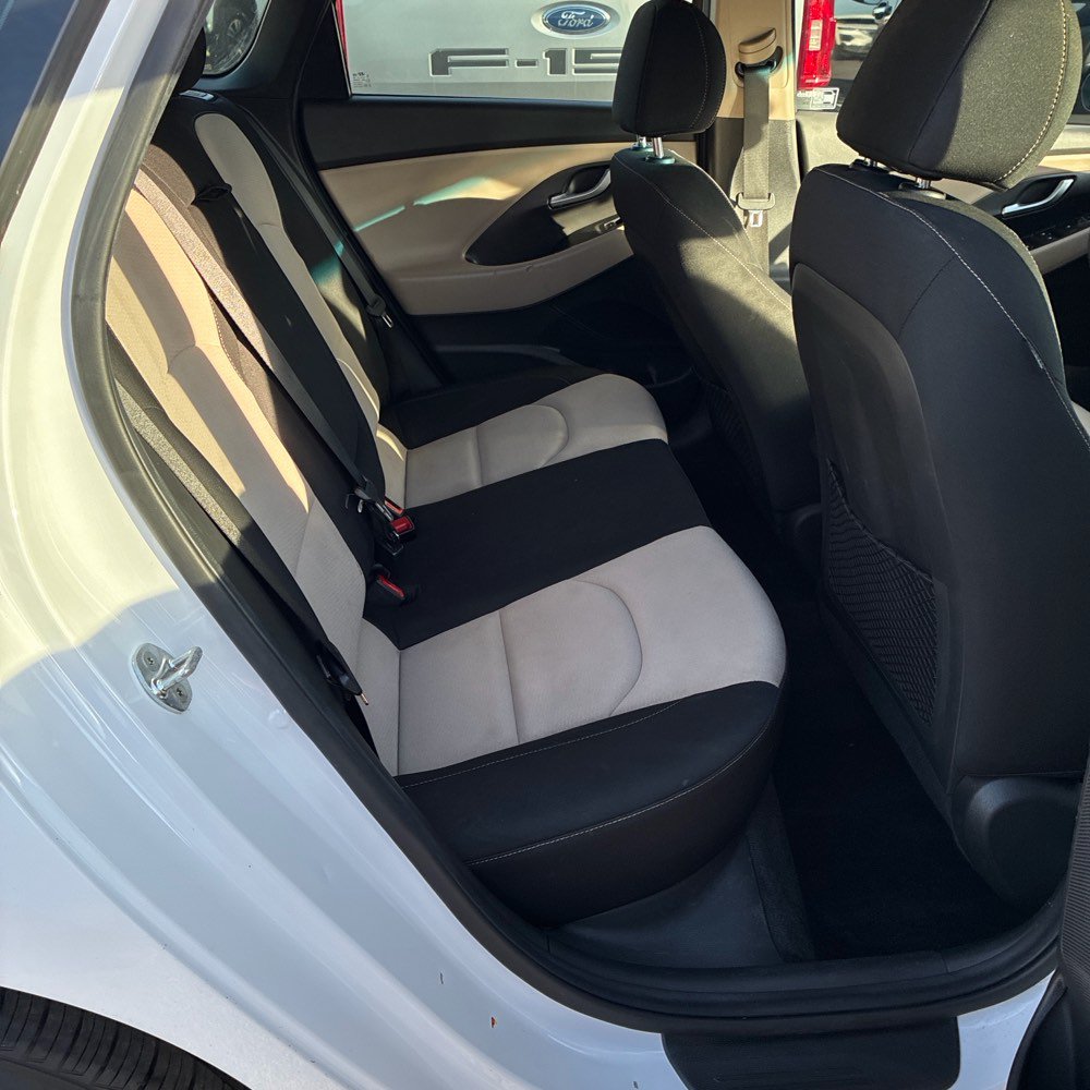 Used 2020 Hyundai Elantra GT FWD image 13