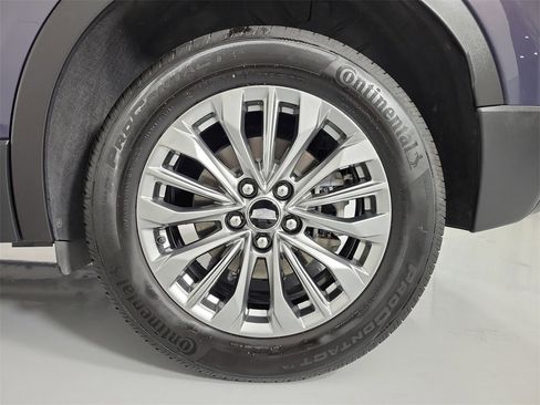 Certified 2025 Cadillac XT4 Premium Luxury image 10