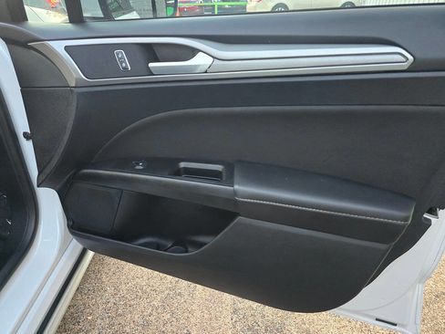 Used 2018 Ford Fusion SE image 18
