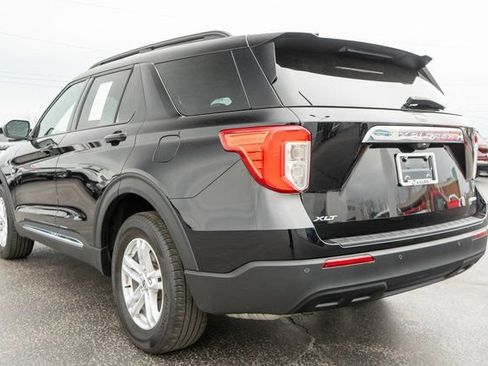 Used 2023 Ford Explorer XLT AWD/4WD image 8