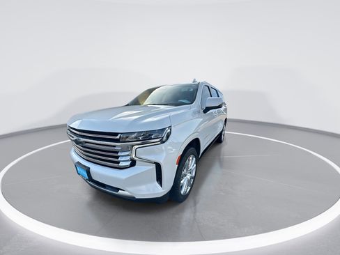 Used 2024 Chevrolet Suburban High Country image 4