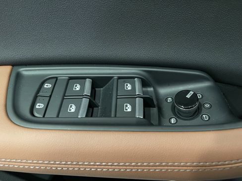 Used 2025 Audi Q8 Premium Plus image 11