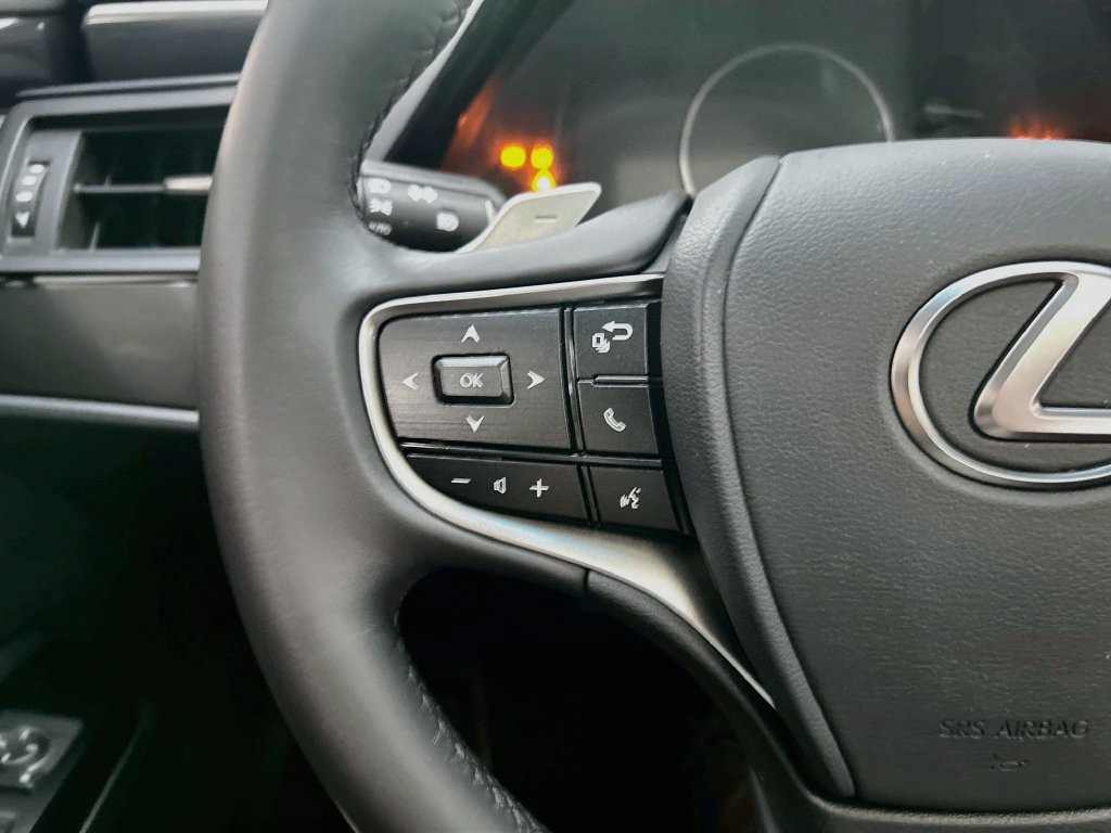 Used 2025 Lexus ES 350 w/ Accessory Package (Z2) FWD image 11